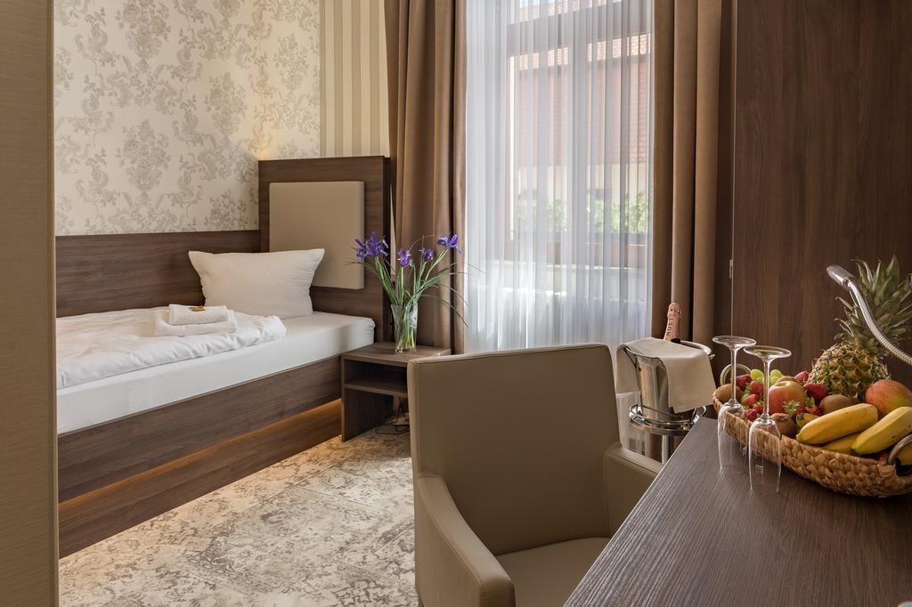Hotel Schwarzer Adler Tangermünde Zewnętrze zdjęcie