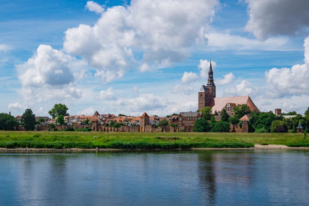 Hotel Schwarzer Adler Tangermünde Zewnętrze zdjęcie