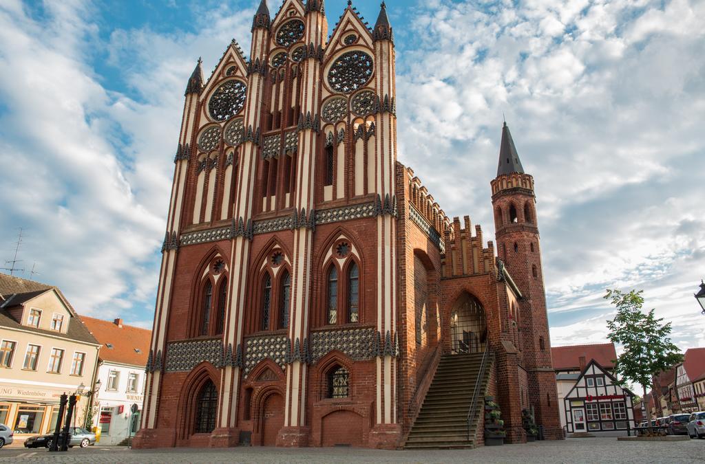 Hotel Schwarzer Adler Tangermünde Zewnętrze zdjęcie