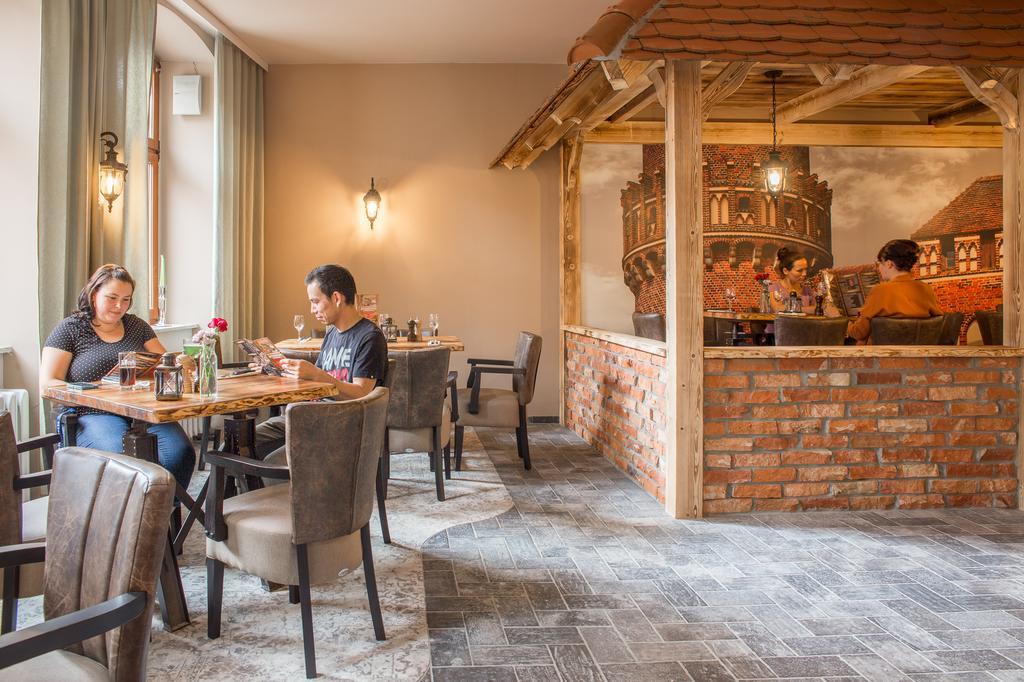 Hotel Schwarzer Adler Tangermünde Zewnętrze zdjęcie
